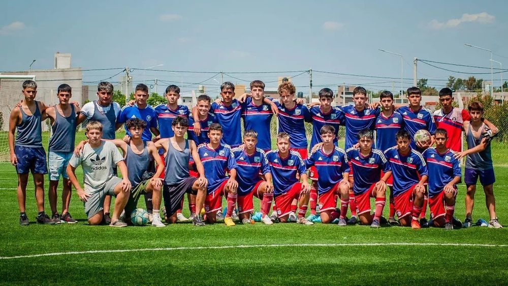 Leones de Rosario Fútbol Club, una institución que hoy empieza a hacerse oír más allá de su tierra. Leones de Rosario Fútbol Club, una institución que hoy empieza a hacerse oír más allá de su tierra.
