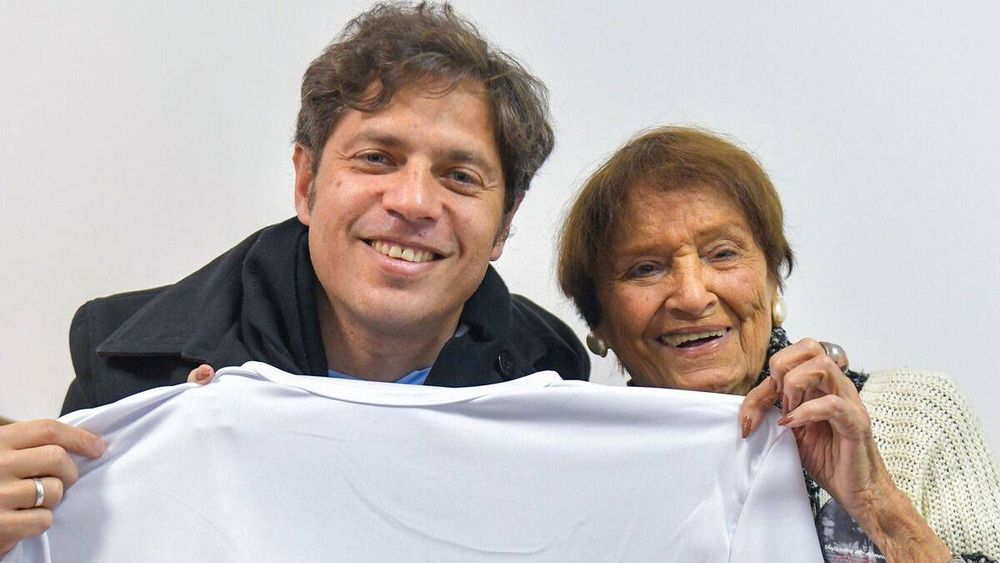 El gobernador Axel Kicillof despidió a Taty Almeida. El gobernador Axel Kicillof despidió a Taty Almeida.