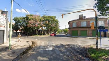 El cruce de las calles Montgolfier y Almirante Cordero, en Gregorio de Laferrere, partido de La Matanza.