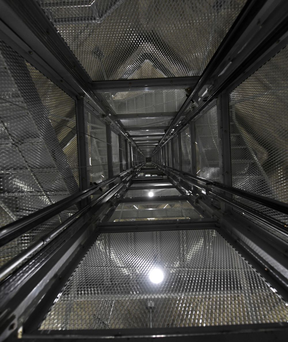 El hueco del ascensor de 55 metros de altura.