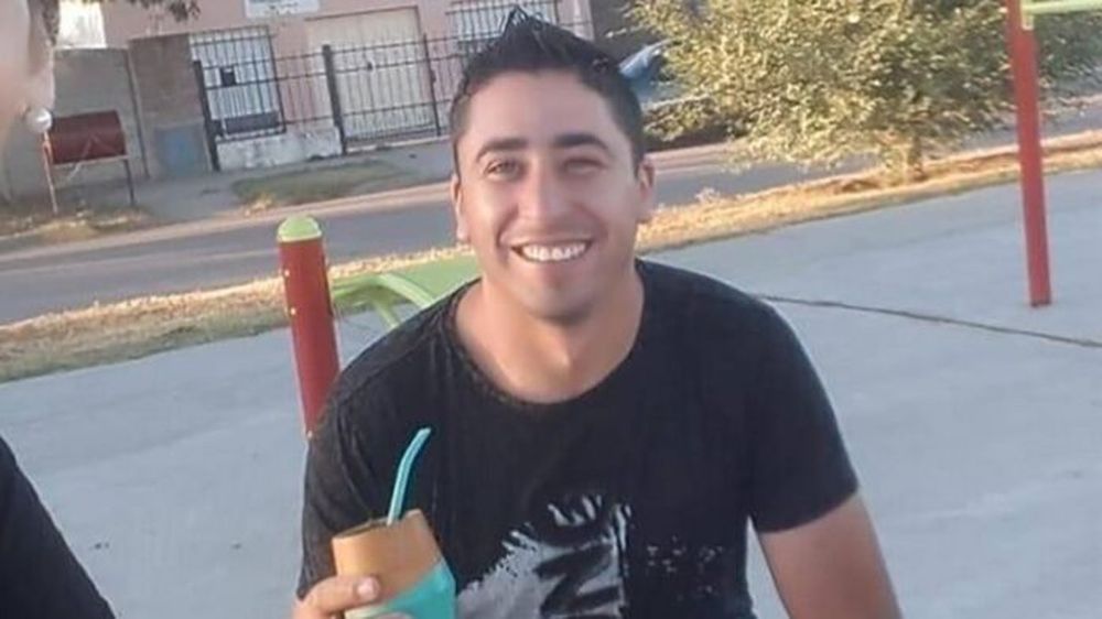 Oscar Ezequiel Ochoa, tenía 39 años era policía y además reparaba electrodomésticos (Foto redes)