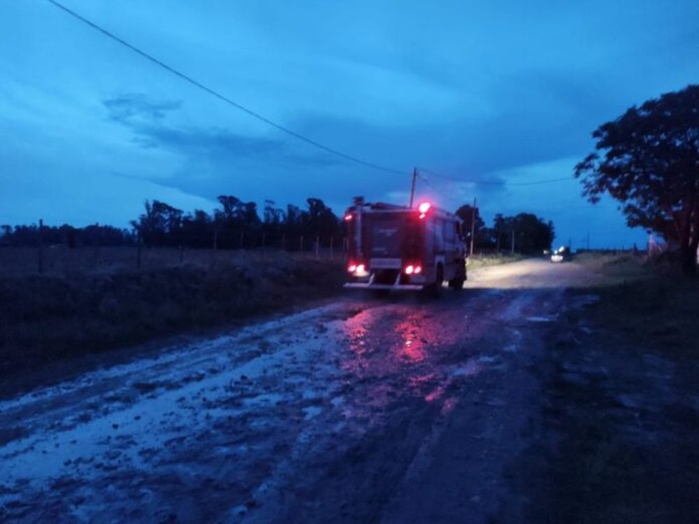 Un nene de 8 años es buscando intensamente en la localidad bonaerense de Tres Arroyos tras caer a un arroyo en medio un fuerte temporal. (Gentileza: La Voz del Pueblo)