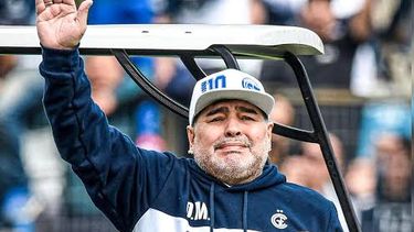 Diego Armando Maradona y su último amor que lo encontró en Gimnasia y en el Bosque platense.