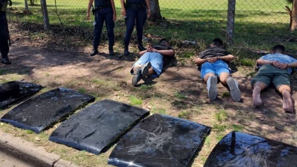 Robo de techos de autos en La Plata. - 0221 -