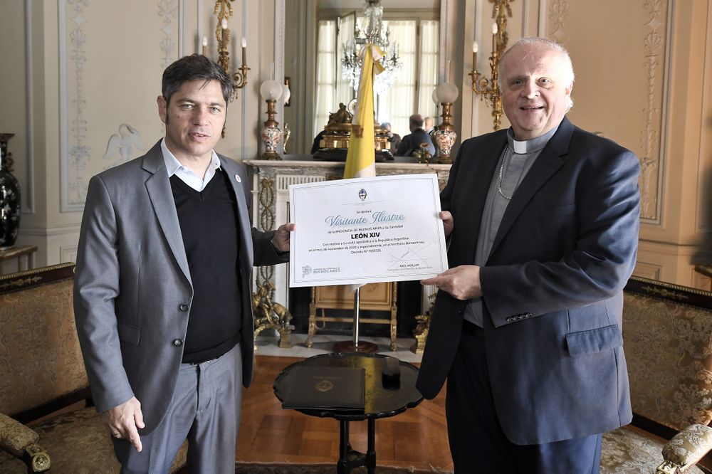 Kicillof junto a Nuncio Michael Wallace Banach.