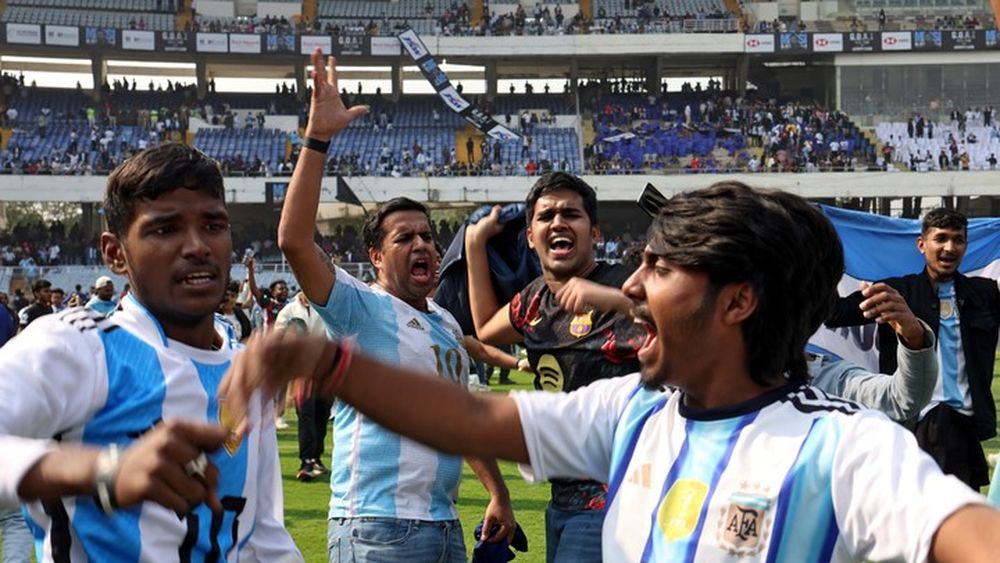 Caos en la visita de Messi a la India: estuvo solo 20 minutos y los hinchas destrozaron todo Caos en la visita de Messi a la India: estuvo solo 20 minutos y los hinchas destrozaron todo