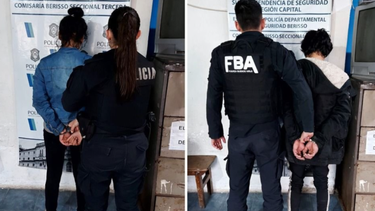 Los padres del bebe fallecido al momento de ser detenidos.