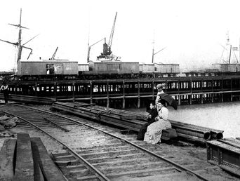 Bahía Blanca -en la foto en 1905- uno de los ocho puertos bonaerenses que están en el libro En los muelles. Bahía Blanca -en la foto en 1905- uno de los ocho puertos bonaerenses que están en el libro En los muelles.