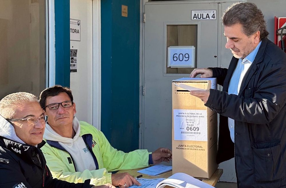 En la misma localidad también votó Cristian Ritondo, candidato a diputado nacional y uno de los principales articuladores del acuerdo entre el PRO y La Libertad Avanza
