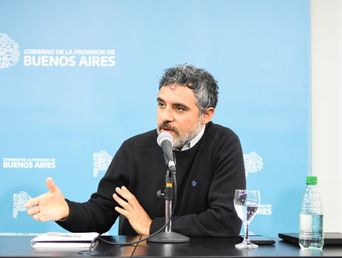 El titular de la Agencia de Recaudación Bonaerense (ARBA), Cristian Girard, encabezó la exposición ante legisladores acompañado por el ministro de Economía, Pablo López. El titular de la Agencia de Recaudación Bonaerense (ARBA), Cristian Girard, encabezó la exposición ante legisladores acompañado por el ministro de Economía, Pablo López.