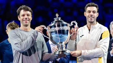 Horacio Zeballos otra vez campeón: levantó el trofeo junto a Marcel Granollers en Basilea.
