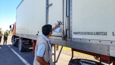 Un control en el transporte de cargas.