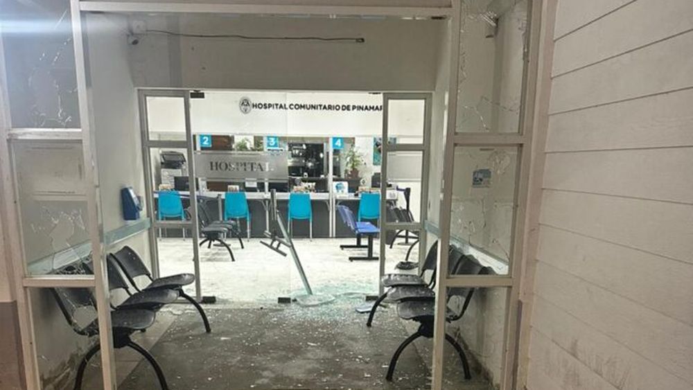 Destrozos en el Hospital de Pinamar. (El Mensajero de la Costa de Madariaga)