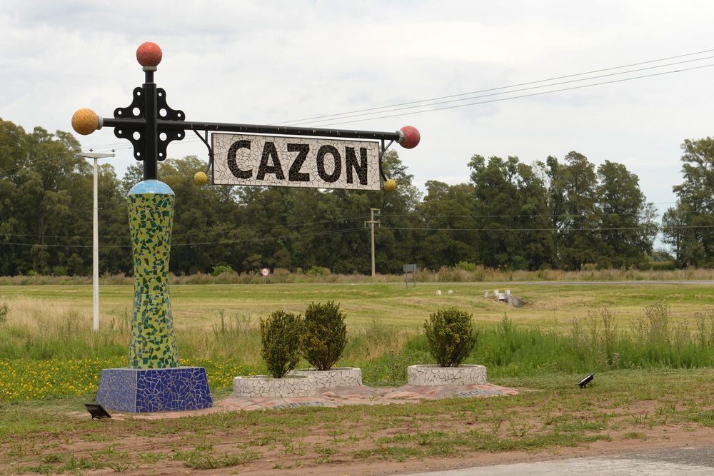 Cazón, un pueblo verde en la pampa bonaerense. 
