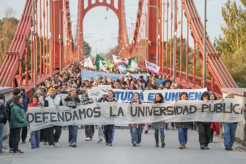 La comunidad de Necochea también se movilizó por la Universidad Pública.