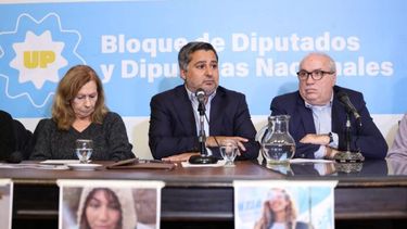 Los abogados Diego Molea y Bievenido Basalo, junto a la madre de Alessia Abaigar, Eva Pietravallo.