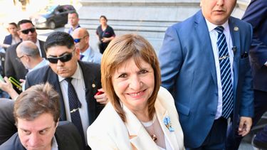 Patricia Bullrich al llegar al encuentro en el Senado con la vicepresidenta Victoria Villarruel.