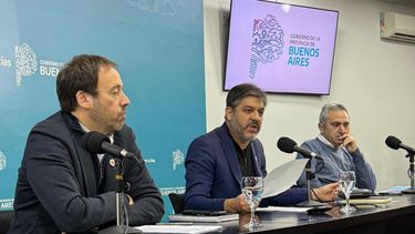 Carlos Bianco junto a Pablo López y Andrés Larroque (Merlín Azpiroz / Agencia DIB)