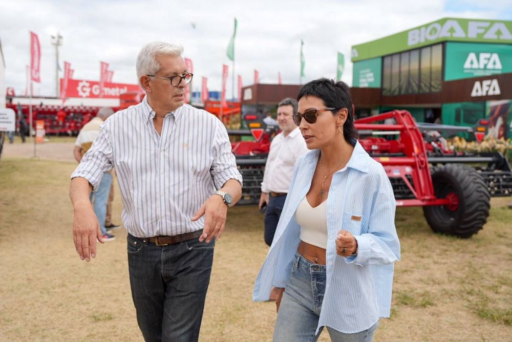 Mayra Mendoza y Julián Domínguez en Expoagro.&nbsp;