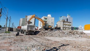 La demolición se concretó en la esquina de Avenida Costanera y calle 38 de Santa Teresita.