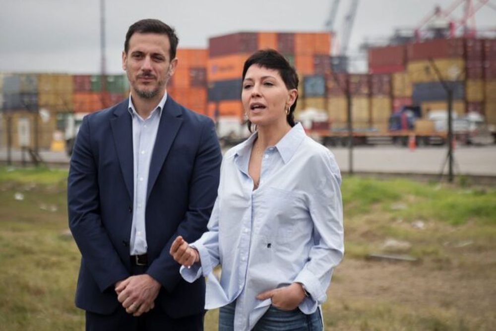 Los jefes comunales de Lanús, Julián Álvarez, y de Quilmes, Mayra Mendoza.