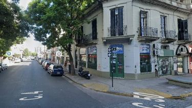 El insólito episodio ocurrió en el centro de La Plata, en 4 y 50. (Google maps)