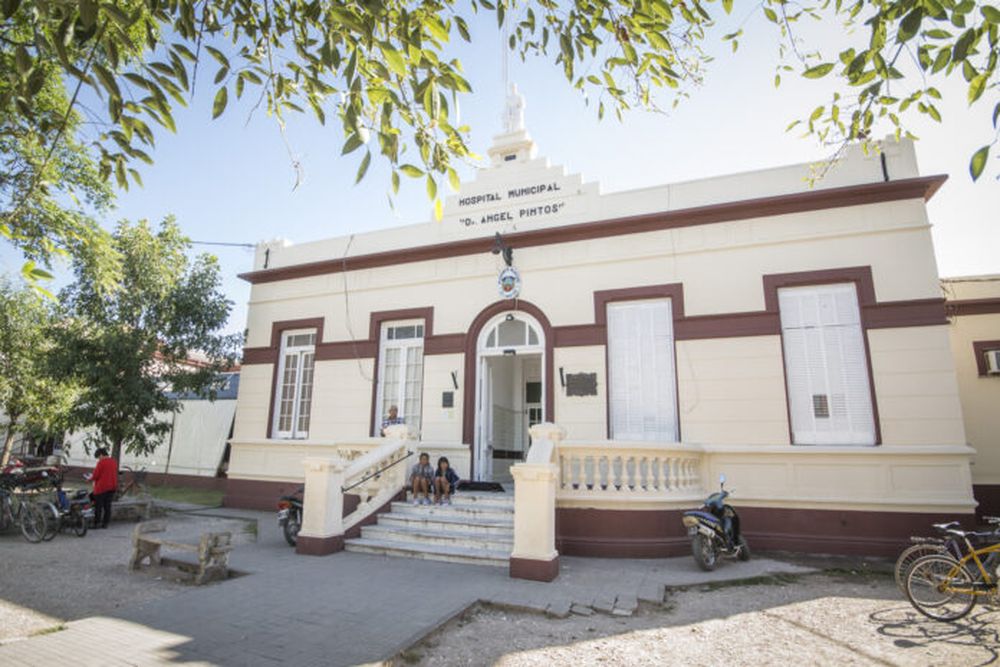 Crece la demanda de atención en hospitales municipales y preocupa el costo de insumos y medicamentos.