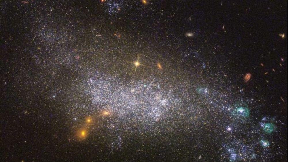 El estudio amplía la lista de solventes con capacidad para albergar biopolímeros que sustenten otros tipos de vida en exoplanetas. Créditos: NASA, ESA y LEGUS team. (CONICET)