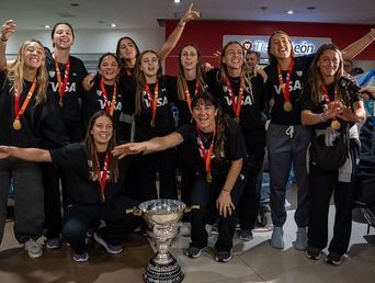 Las Leonas trajeron la tercera a Ezeiza.