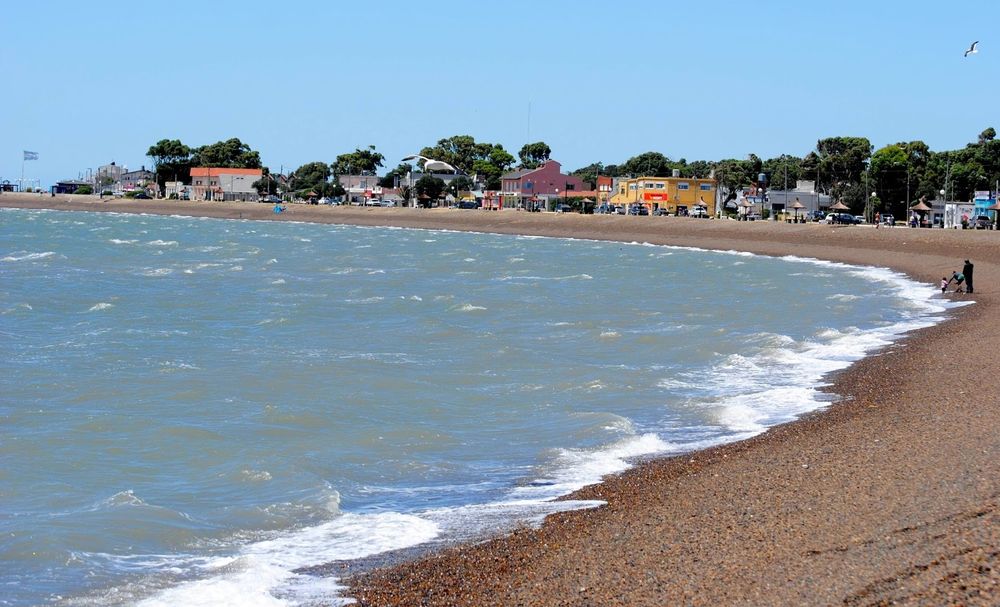 Los Pocitos atrae por su playa y por sus ostras. Los Pocitos atrae por su playa y por sus ostras.