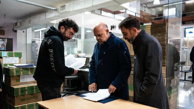 Carlos Curestis y Juanes Osaba entregan el pedido de informes en IOMA.