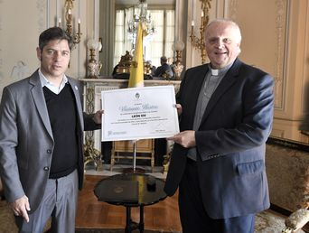 Kicillof junto a Nuncio Michael Wallace Banach.