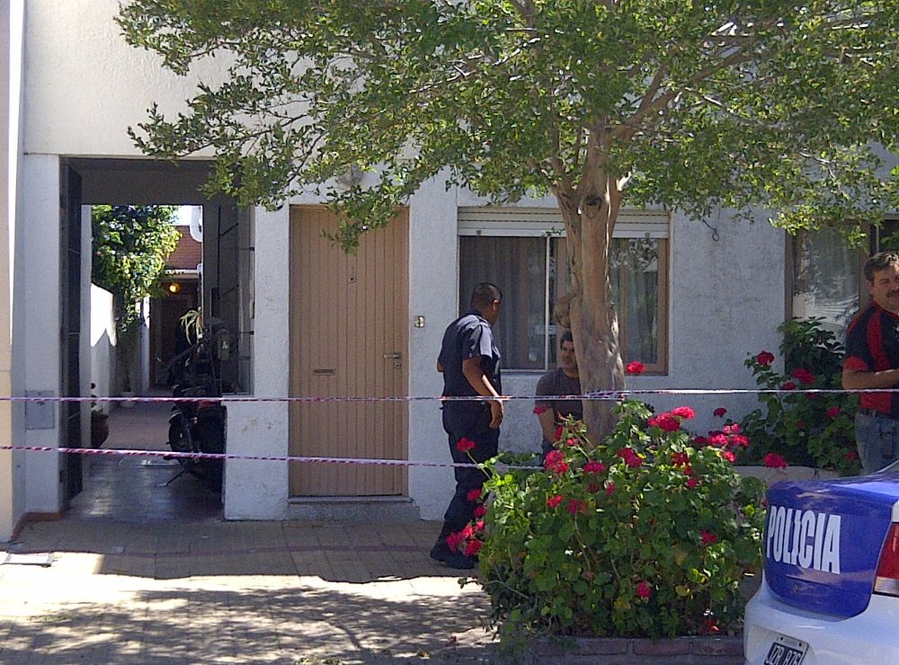 El frente del PH donde sucedió el cuádruple femicidio. El frente del PH donde sucedió el cuádruple femicidio.