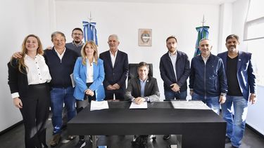 Kicillof tras asumir en el PJ: una foto sin el camporismo.&nbsp;