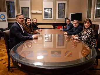 Intendentes peronistas junto a diputados nacionales.&nbsp;