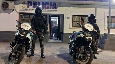 Policía de Del Viso acudió tras un llamado al 911 y se encontró con el cuerpo de un hombre acribillado en la calle.