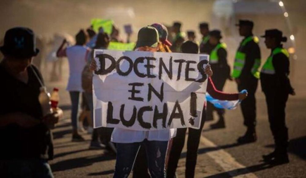 Los docentes están en conflicto con el Gobierno.