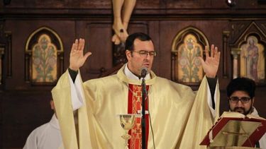 Monseñor Gabriel Mestre asumirá como párroco en una iglesia de Mar de Ajó. (Facebook Diócesis de Chascomús)