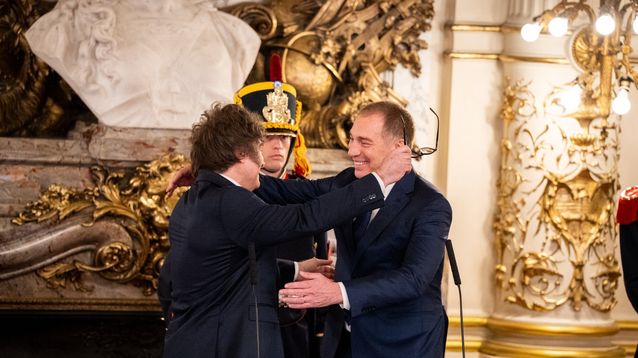 Diego Santilli al jurar ayer como ministro del Interior ante el presidente Javier Milei. Diego Santilli al jurar ayer como ministro del Interior ante el presidente Javier Milei.