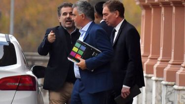Ritondo, Pareja y Santilli a la salida de un encuentro en Casa Rosada.