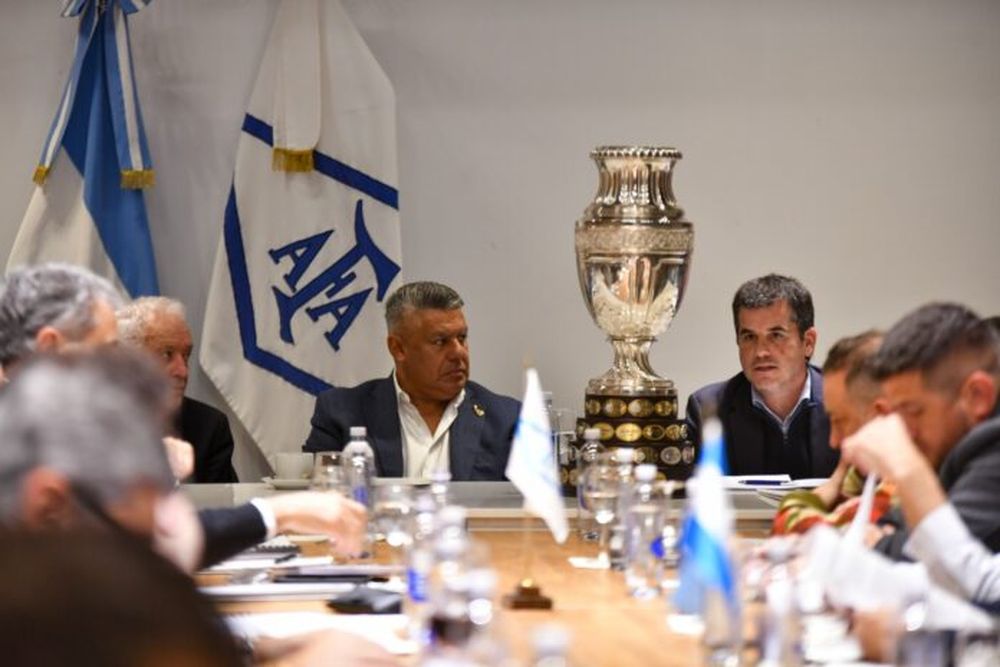 El presidente de la AFA, Claudio Tapia, en una reunión de la entidad.