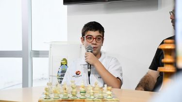 Faustino Oro, el niño prodigio de 12 años, se enfrenta al campeón argentino, Sandro Mareco.