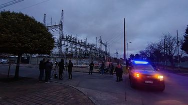 la plata: tras el incendio en tolosa, edelap avanza en la normalizacion del servicio electrico