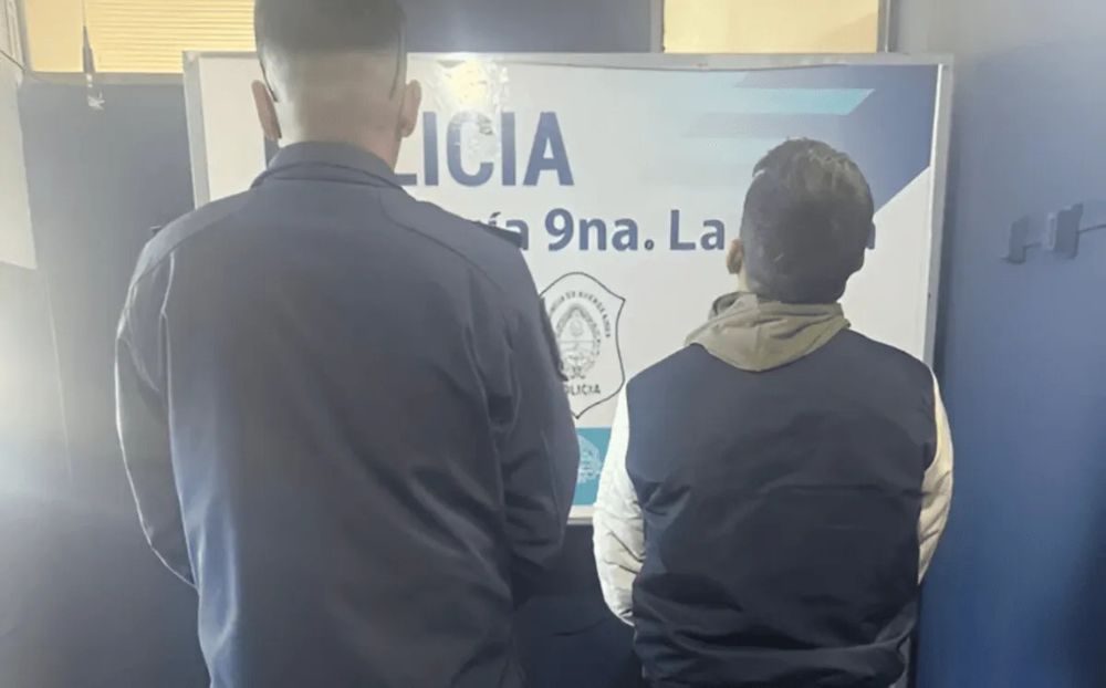 En La Plata, fue detenido un hombre acusado de violencia de género cuando fue a votar.
