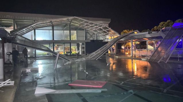 El viento destrozó el techo de la pileta municipal de Benito Juárez.
