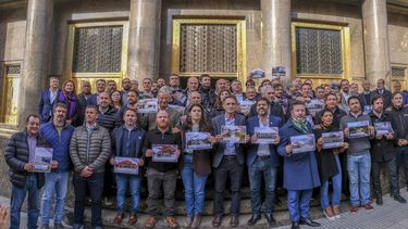 Katopodis, Bianco e intendentes en 2024 cuando marcharon al Palacio de Hacienda.&nbsp;