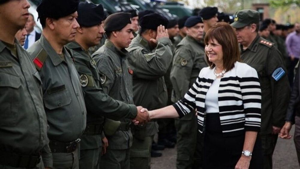 La ministra de Seguridad, Patricia Bullrich, defendió el “apoyo operativo” de los militares en el conflicto de Rosario.