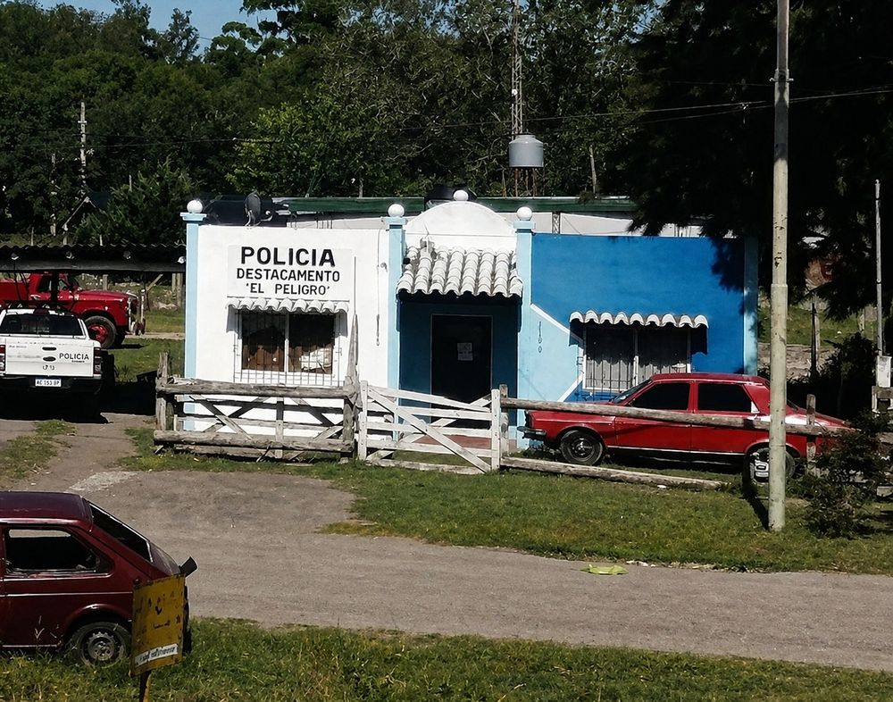 El destacamento de la Policía Bonaerense en El Peligro, en La Plata.
