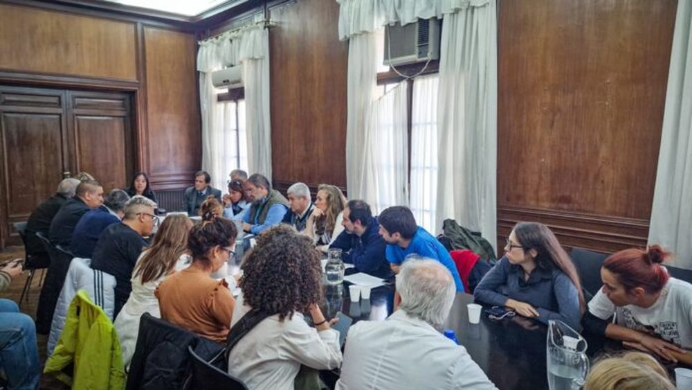 La reunión entre los gremios que representan a profesionales de la salud y el Gobierno no llegó a un acuerdo.