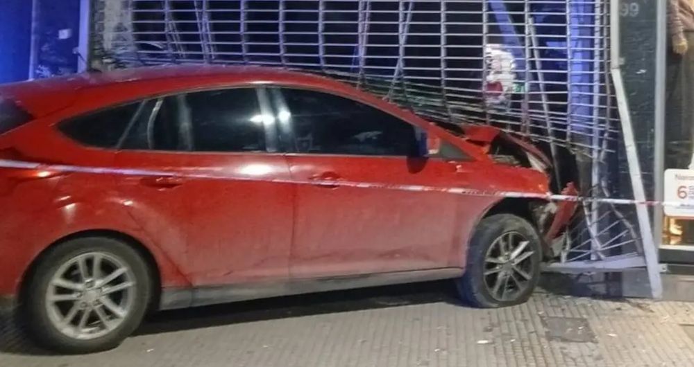 El conductor alcoholizado había esquivado un control policial antes de chocar